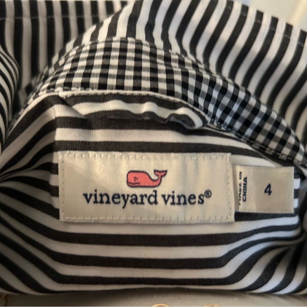 CLASSIC Vineyard Vines Black and White Striped Fabric, Women’s 4.